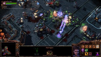 Mit einer Zerg-Horde überfällt Kerrigan eine feindliche Basis ...