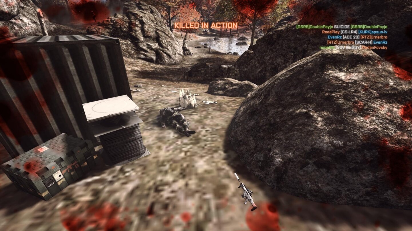 Battlefield 4 Eigentlich sollten wir nicht mehr von herrenlosen Fahrzeugen ausgeschaltet werden - es passiert aber noch oft genug. Im Bild fehlt auch noch gleich das Grad und ordentliche Bodentexturen.