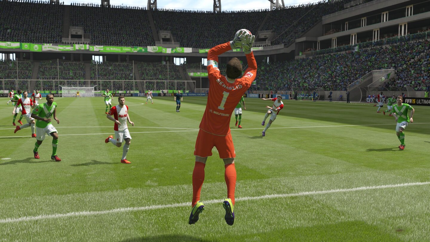 Fifa 15Mit einer Glanzparade lenkt Wolfsburgs Benaglio einen Schuss über die Latte.