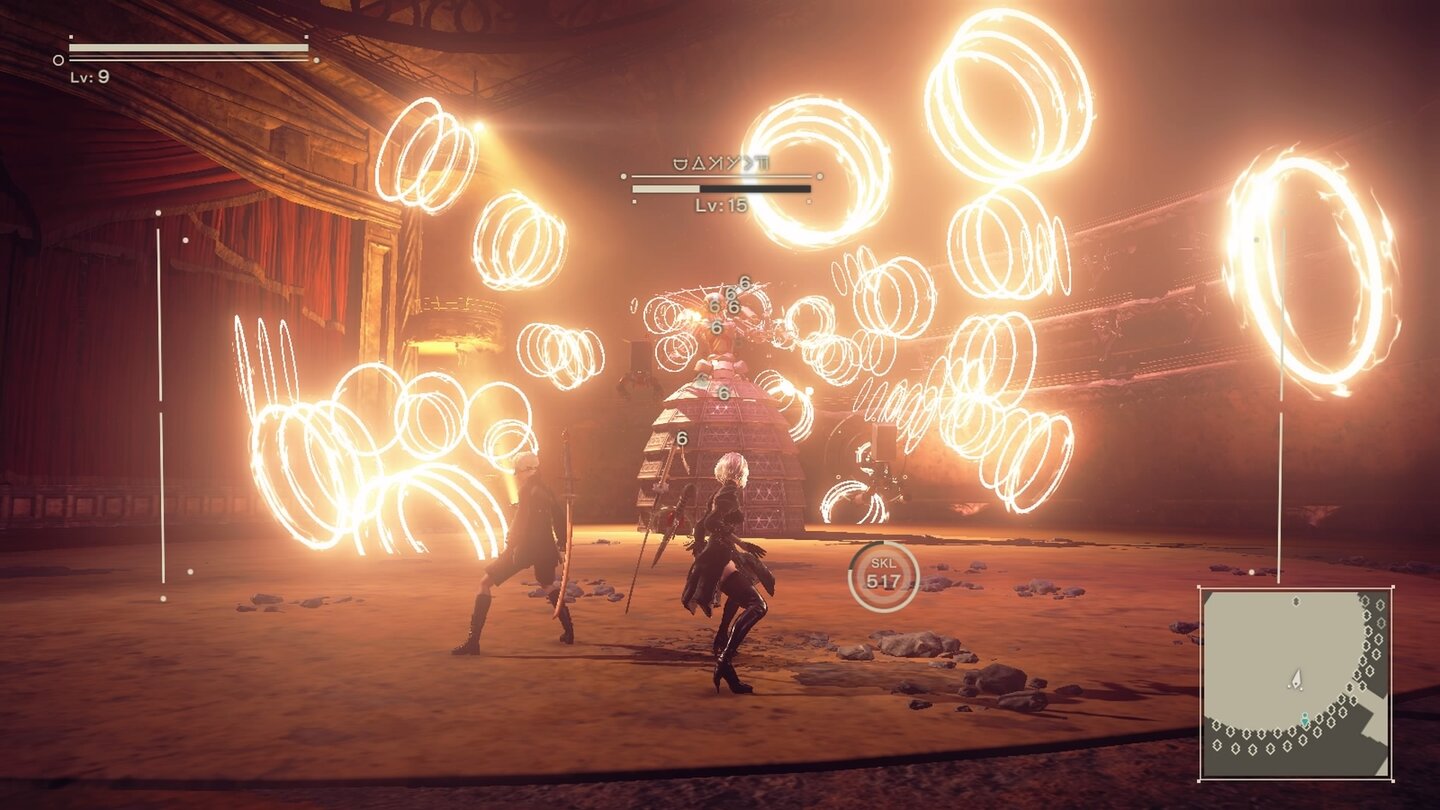 Nier: Automata
Die toll inszenierten Bossgegner schmeißen uns bildschirmfüllende, effektgeladene Attacken entgegen. Die HUD-Elemente lassen sich alle deaktivieren.
